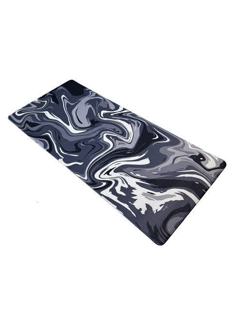 Muismat met gemarmerde grijstinten en vloeiend patroon – 900x400mm met antislip onderzijde